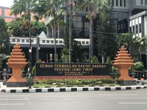 Tidak Kunjung ditahan. KPK tidak memiliki keberanian dalam menangkap 21 tersangka Hibah Jatim