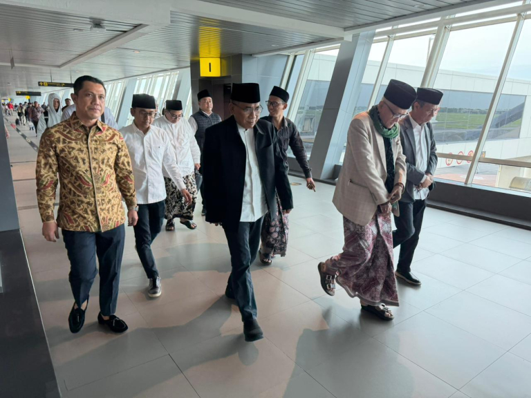 si Batik Dibalik Pertemuan Ulama Besar “Simbol NU Bersatu, Indonesia Maju”