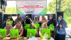 Peduli Warga Miskin. BUMDesma sejahtera Ujungpangkah sebar paket ke sepuluh desa
